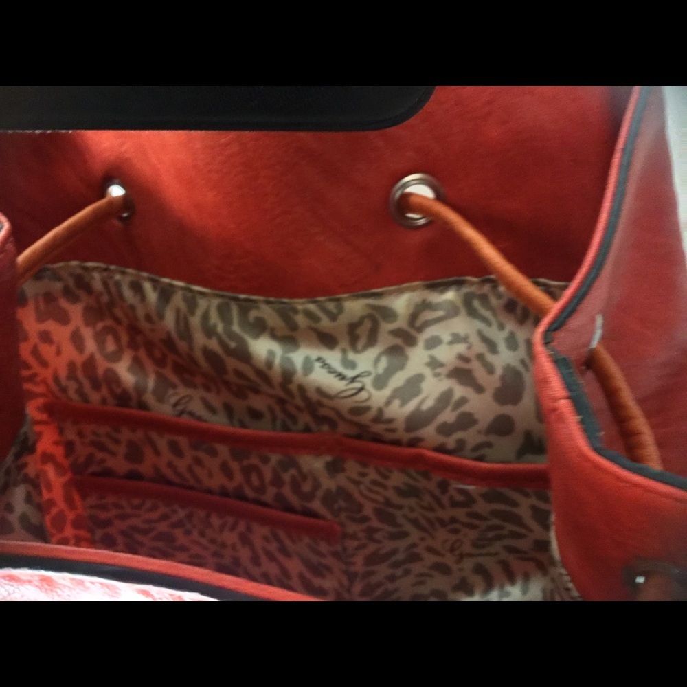 Guess purse - Picture 4 of 8
